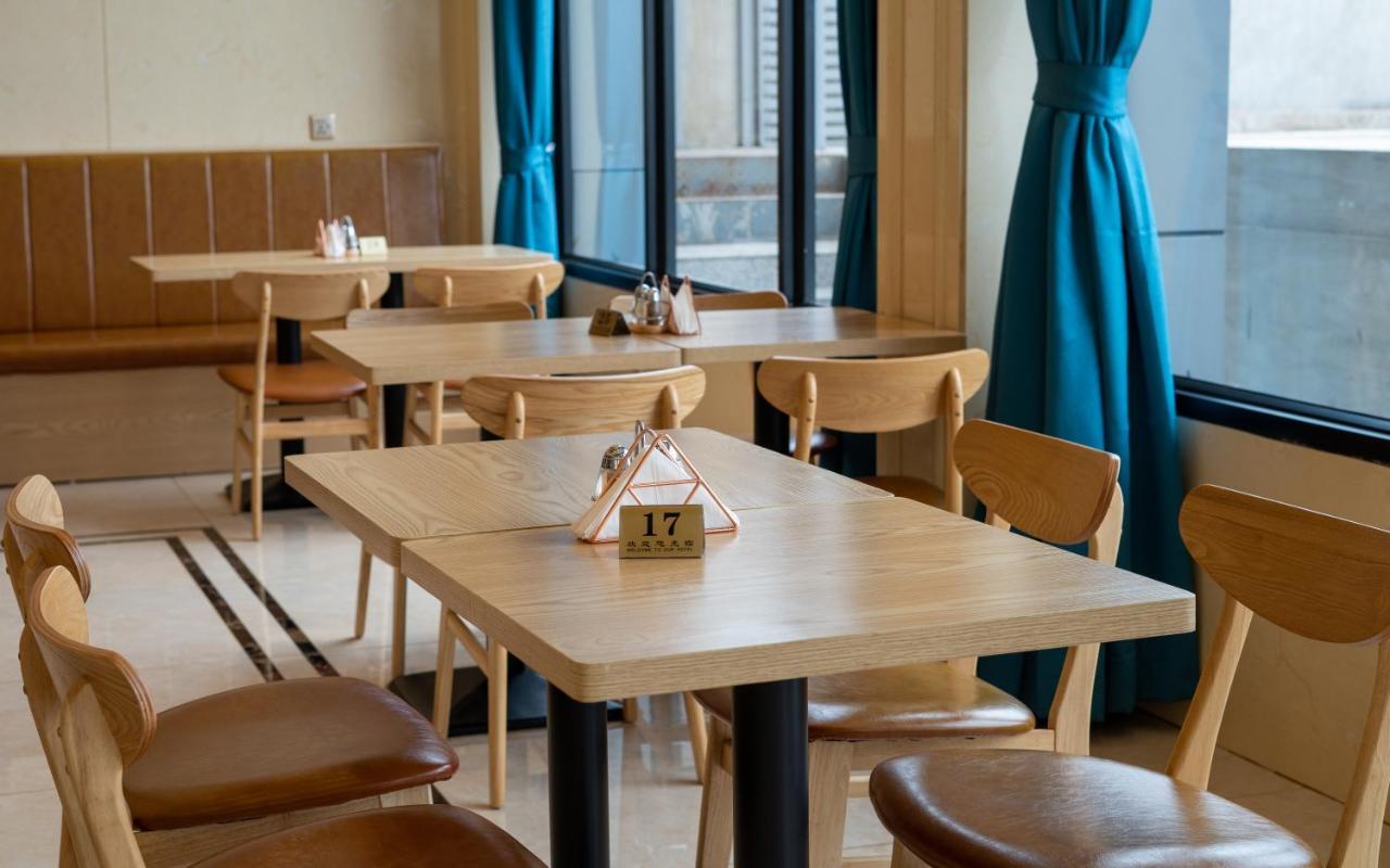 G.C Royal Hotel アクラ エクステリア 写真