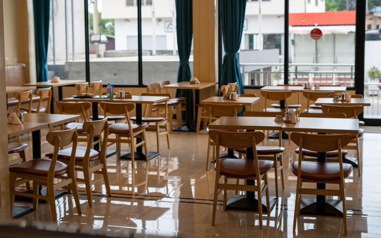 G.C Royal Hotel アクラ エクステリア 写真